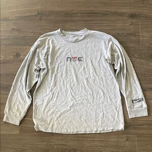 Men’s Vintage Nike Light Gray Long Sleeve Shirt, Size Large